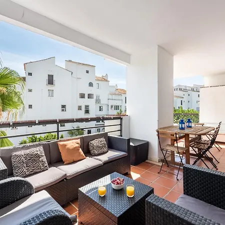 Apartment Terrazas De Banus, Location